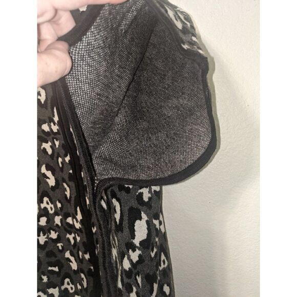 Jones New York Gray Leopard Cape Poncho Sweater Size S/M - Picture 9 of 15